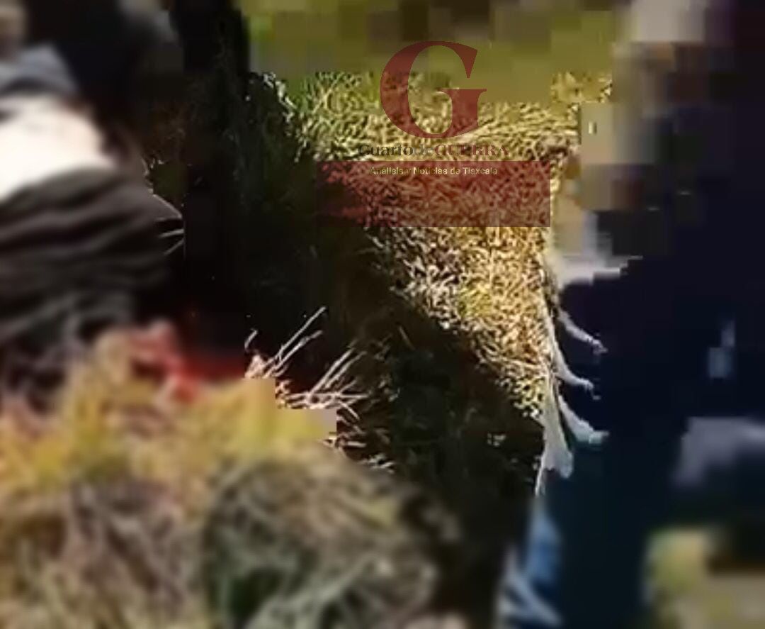 Exhiben y golpean a aparente ladrón, en Acuitlapilco, Tlaxcala